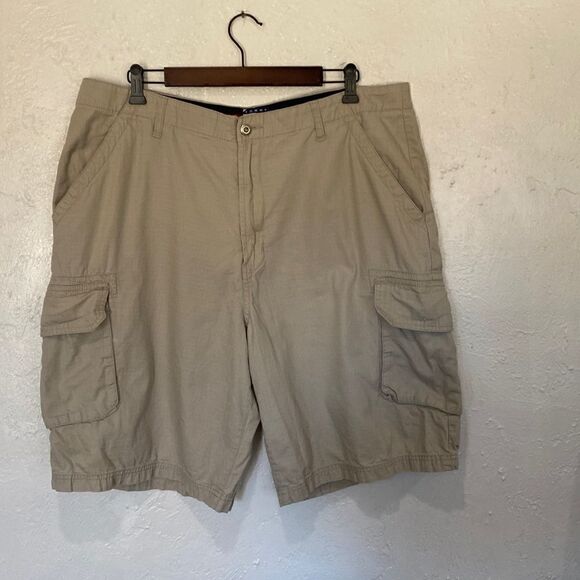 Y2K VTG Tommy Hilfiger mens khaki shorts Size 38 - Picture 1 of 8